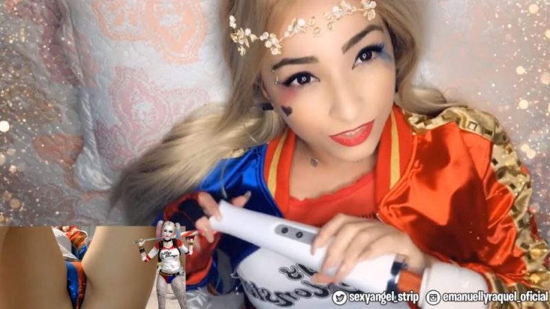 Preciosa Harley Quinn agoniza y gime de placer en su Webcam